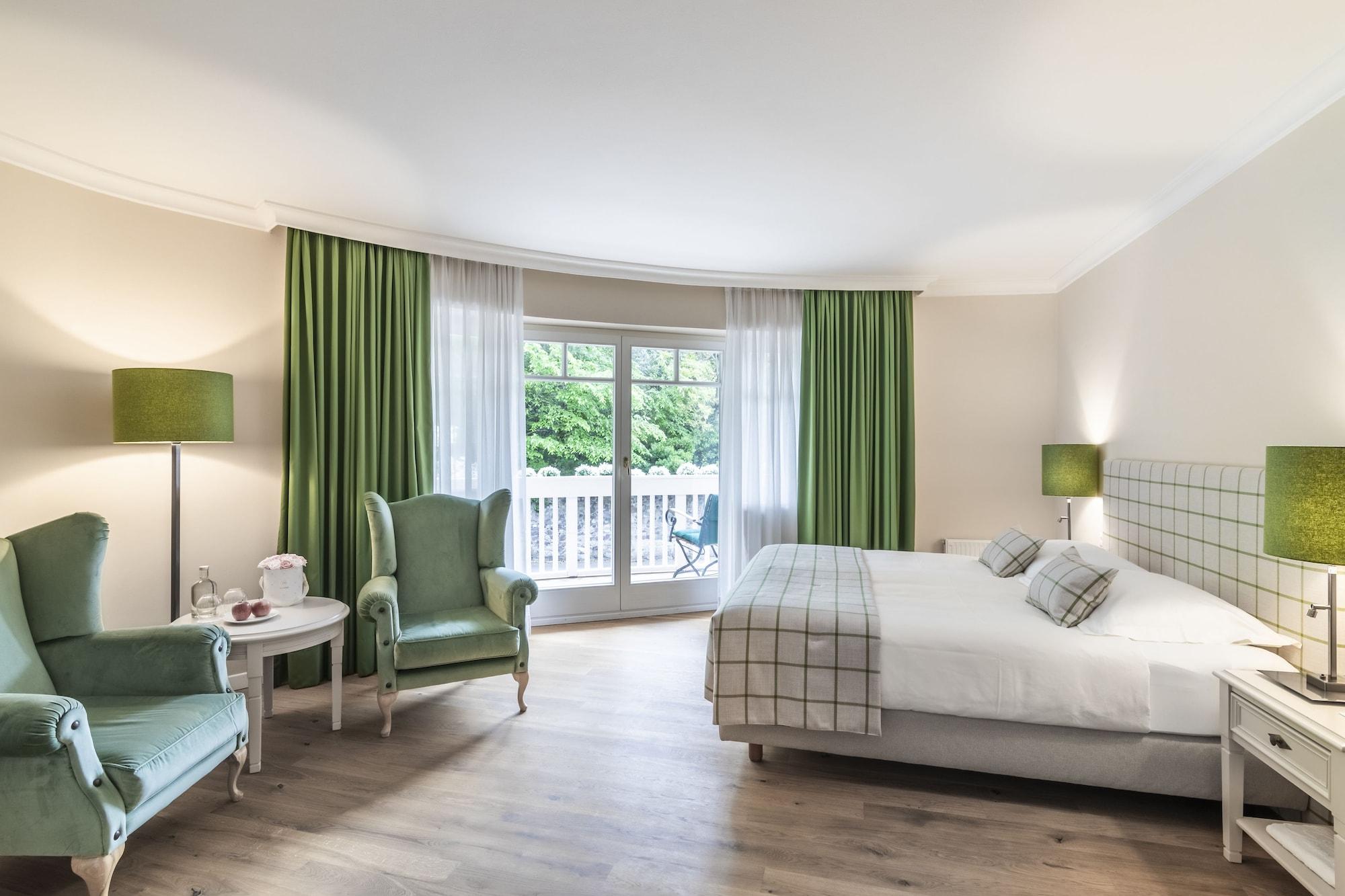 Hotel Pienzenau Am Schlosspark Мерано Екстериор снимка