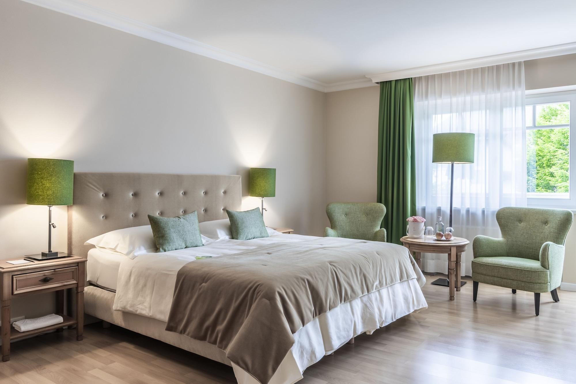 Hotel Pienzenau Am Schlosspark Мерано Екстериор снимка