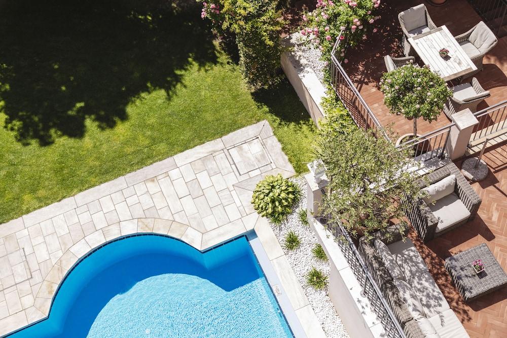 Hotel Pienzenau Am Schlosspark Мерано Екстериор снимка