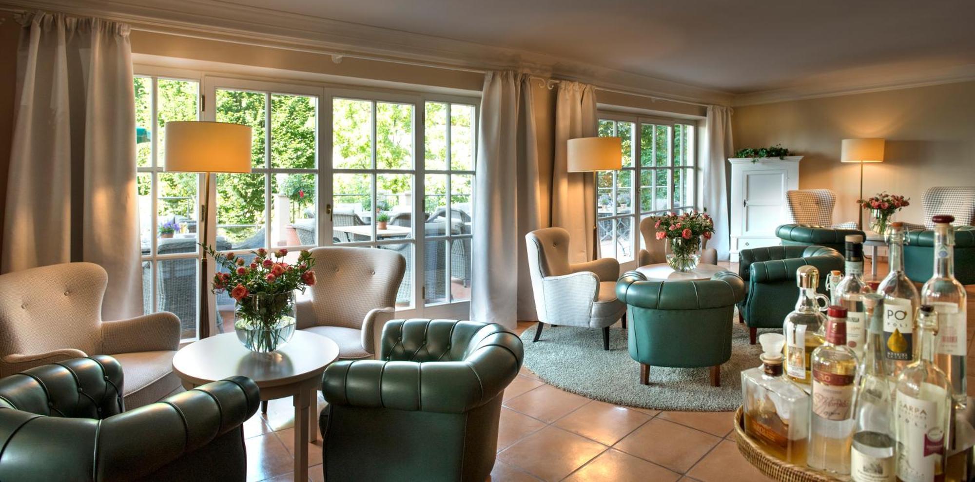 Hotel Pienzenau Am Schlosspark Мерано Екстериор снимка