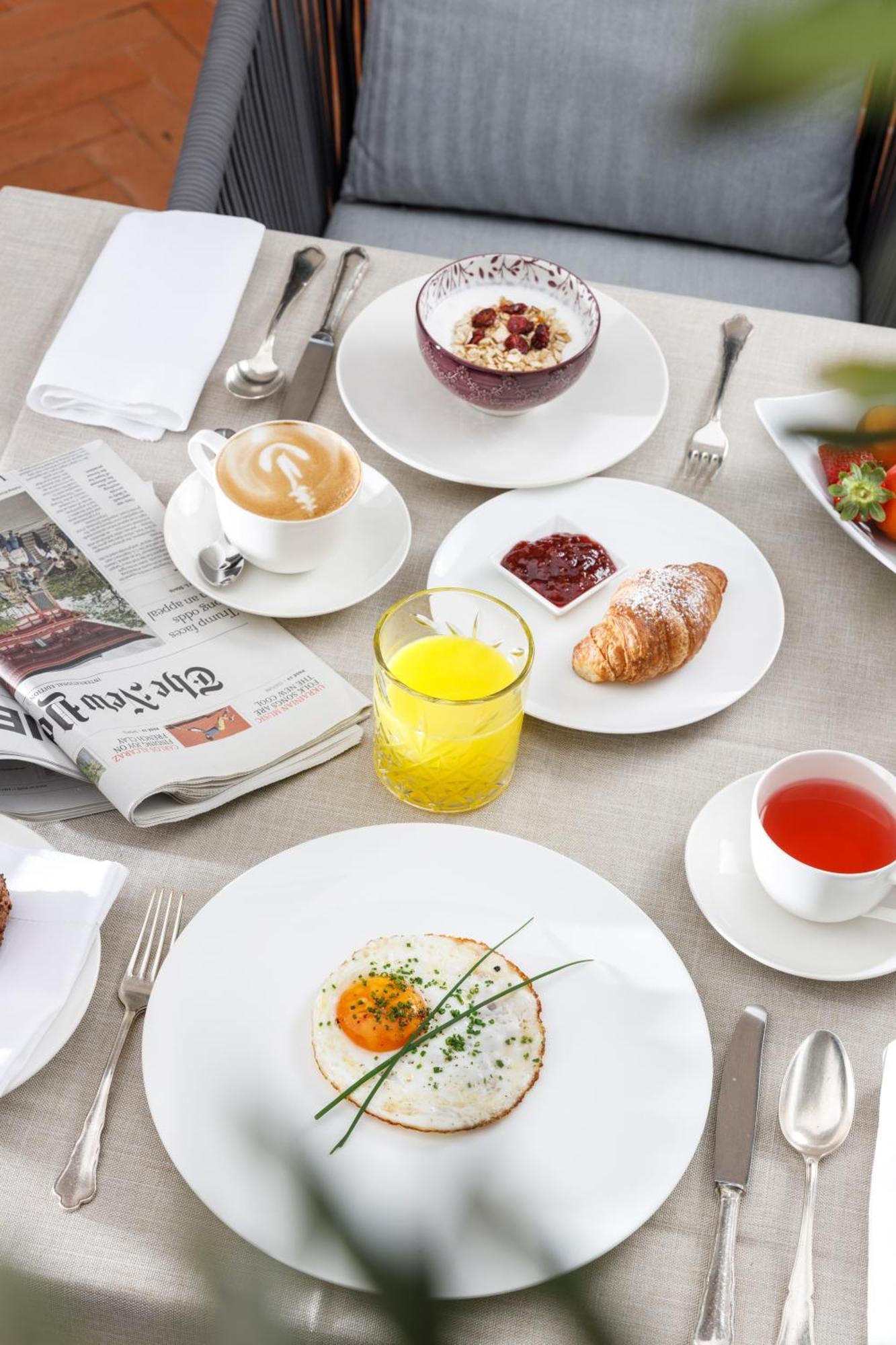 Hotel Pienzenau Am Schlosspark Мерано Екстериор снимка