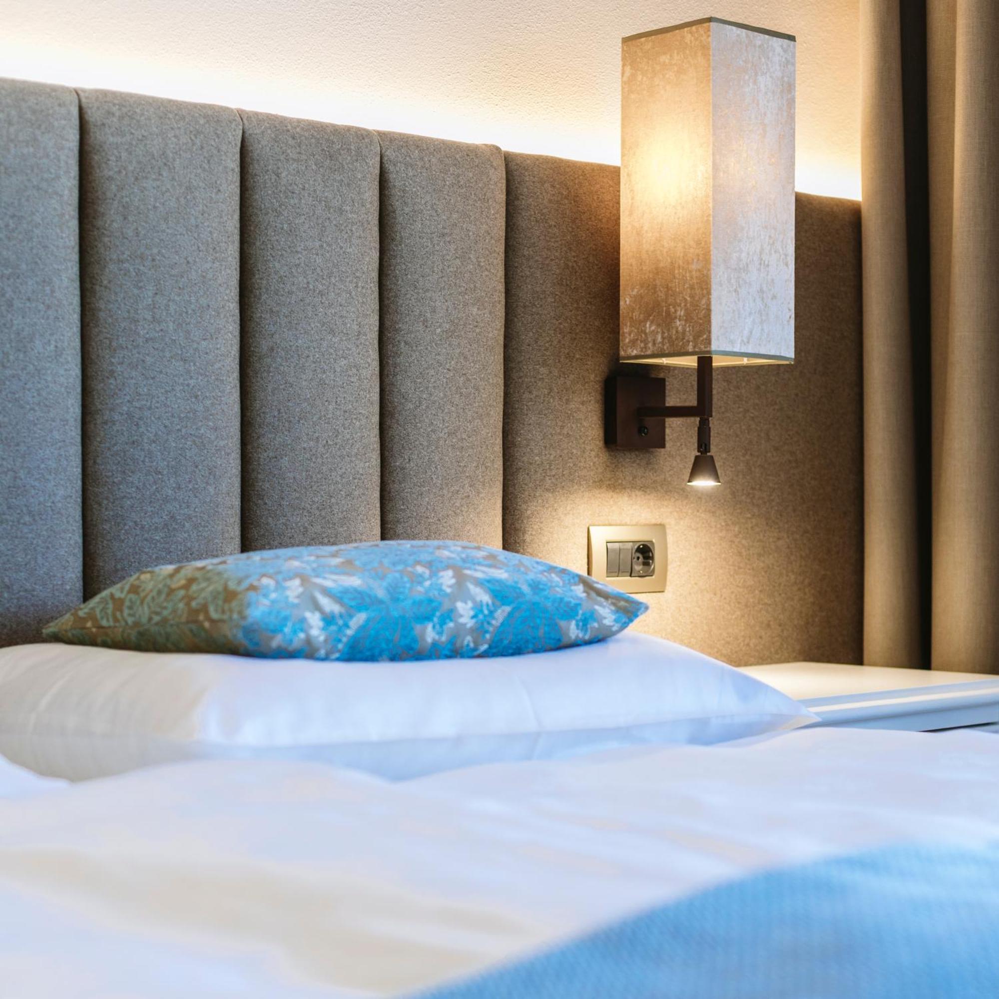Hotel Pienzenau Am Schlosspark Мерано Екстериор снимка
