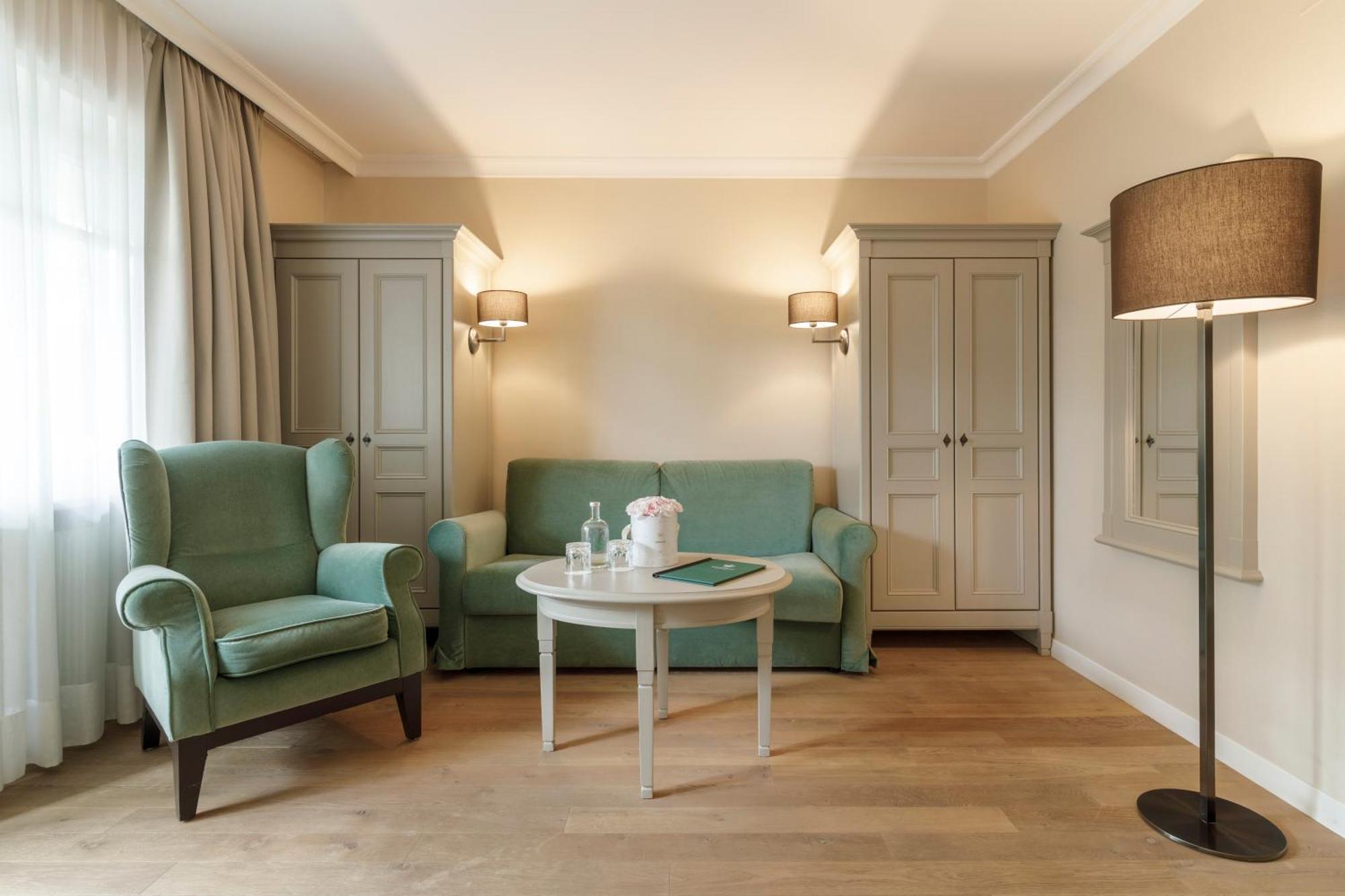 Hotel Pienzenau Am Schlosspark Мерано Екстериор снимка