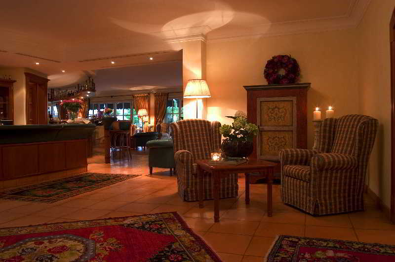 Hotel Pienzenau Am Schlosspark Мерано Екстериор снимка