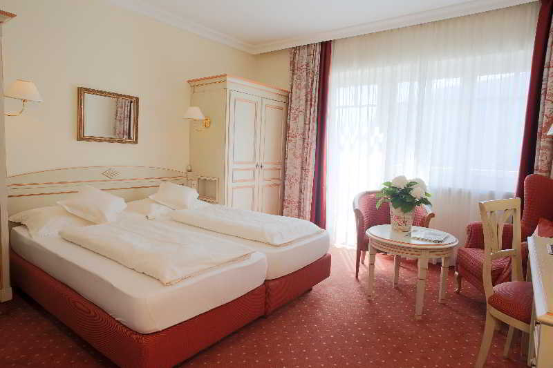 Hotel Pienzenau Am Schlosspark Мерано Екстериор снимка