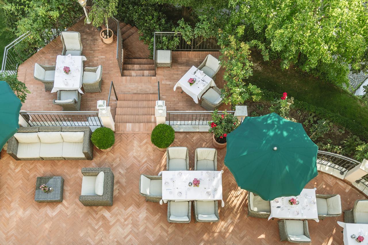 Hotel Pienzenau Am Schlosspark Мерано Екстериор снимка
