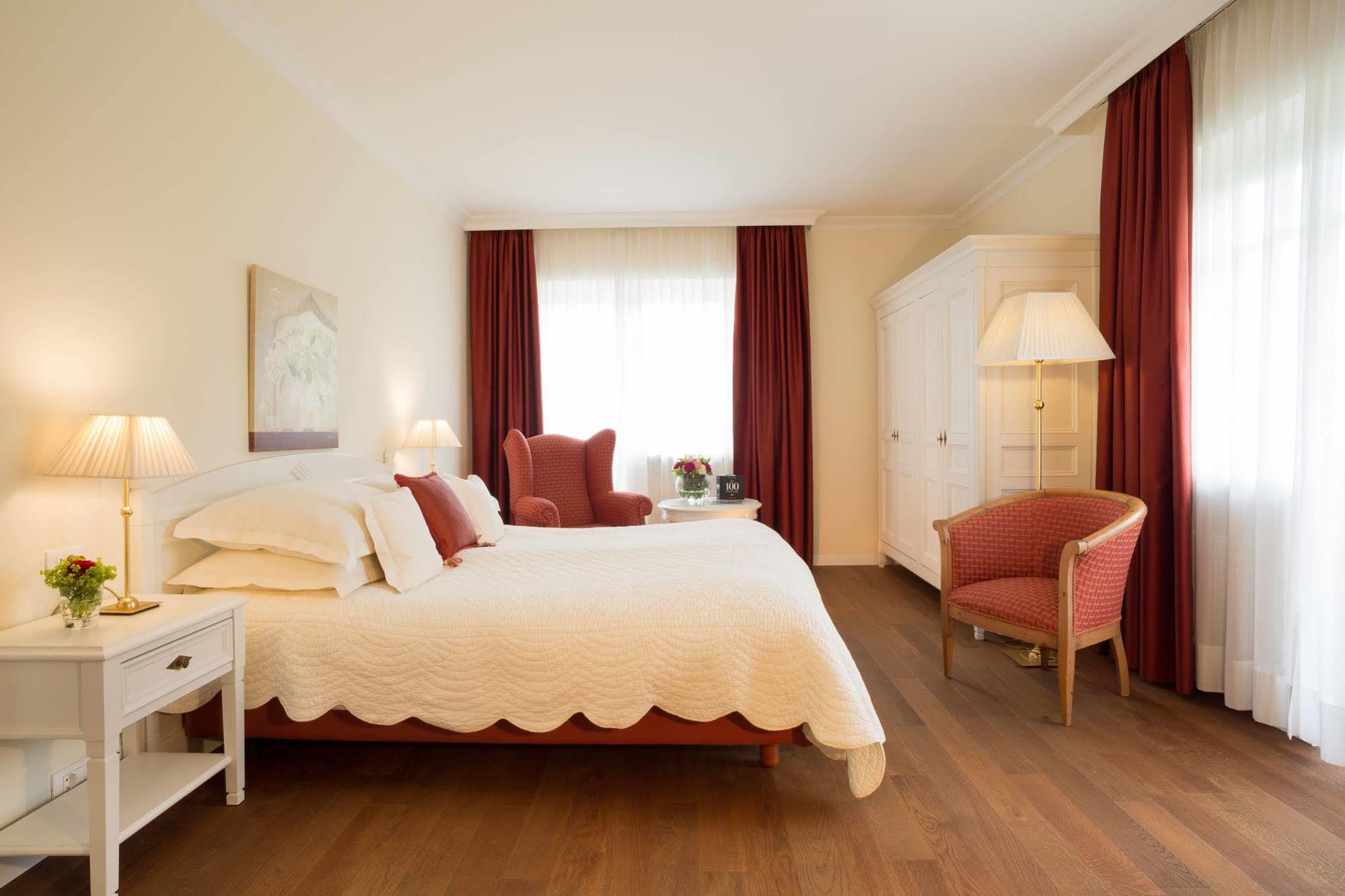 Hotel Pienzenau Am Schlosspark Мерано Екстериор снимка