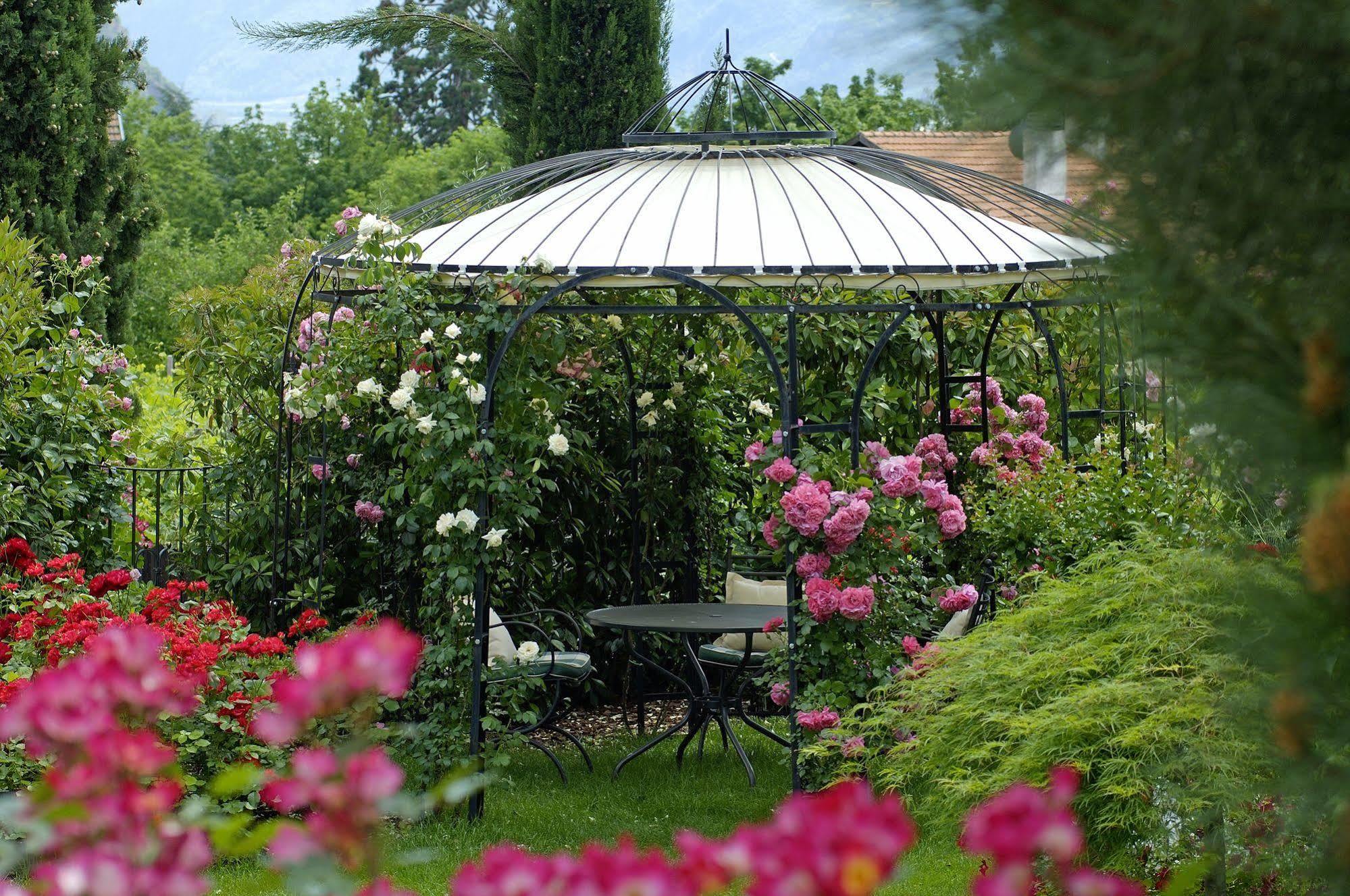 Hotel Pienzenau Am Schlosspark Мерано Екстериор снимка